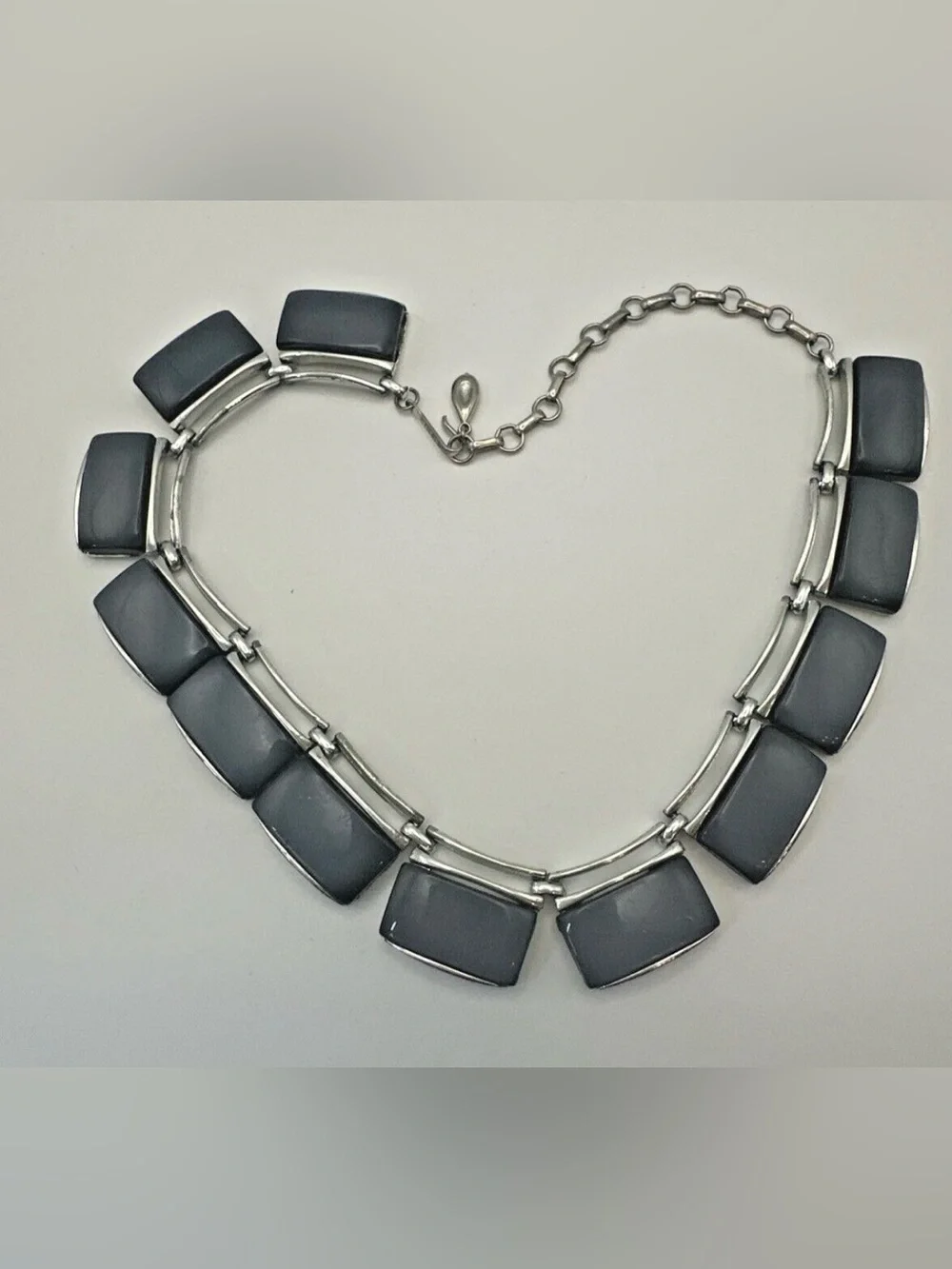 Lisner Blue/Gray Moonglow and Silver Tone Thermoset Lucite Necklace Vtg